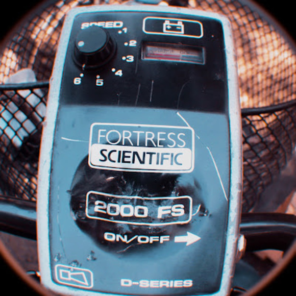 Meet your Posher, Robins tear - Picture 1 of 1